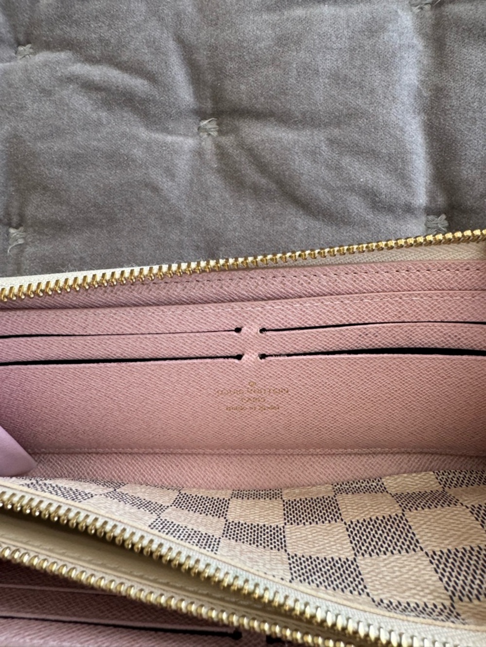 Louis Vuitton Damier Azur Zip-Around Wallet with Pink Pull - Picture 4 of 6